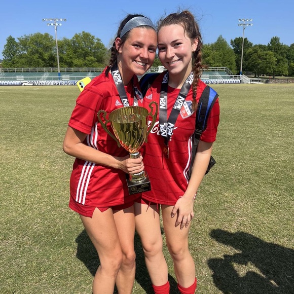 Meet your Posher, Julia - Picture 2 of 3